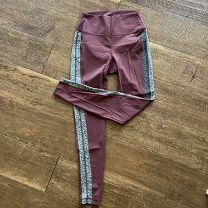 Vuori leggings in mauve w side stripes